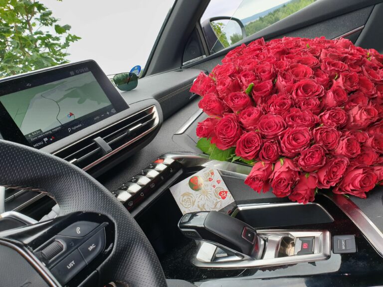 Potěšte svou milou kyticí k Valentýnu, kterou doručíme na zvolenou adresu